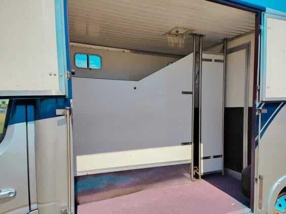 
								Horse Box 3.5tn full									
