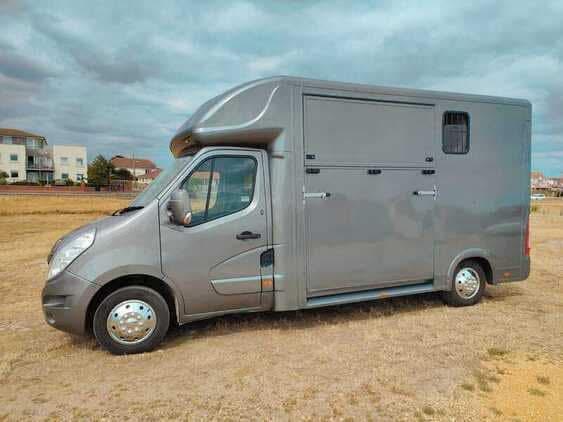 
								Horse Box 3.5tn full									