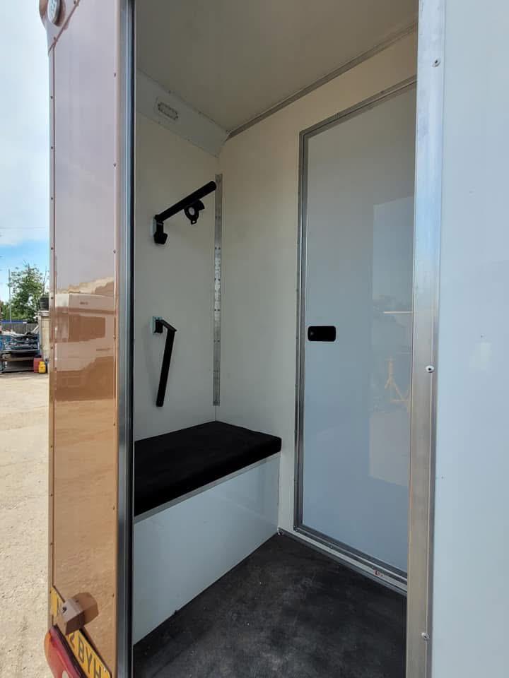 
								Horse Box 3.5tn full									