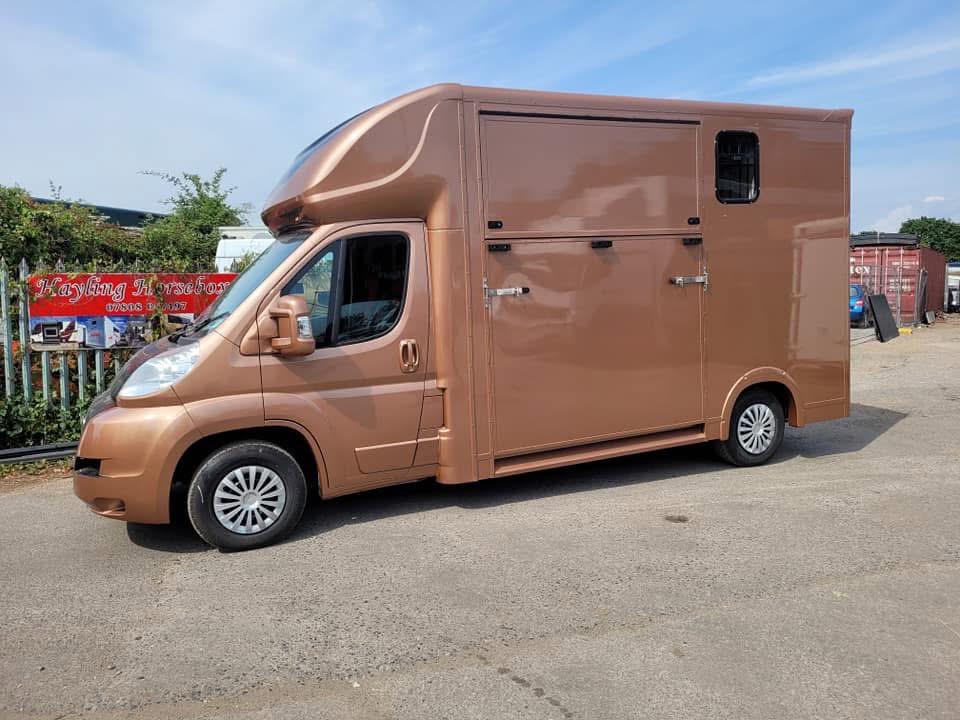 
								Horse Box 3.5tn full									
