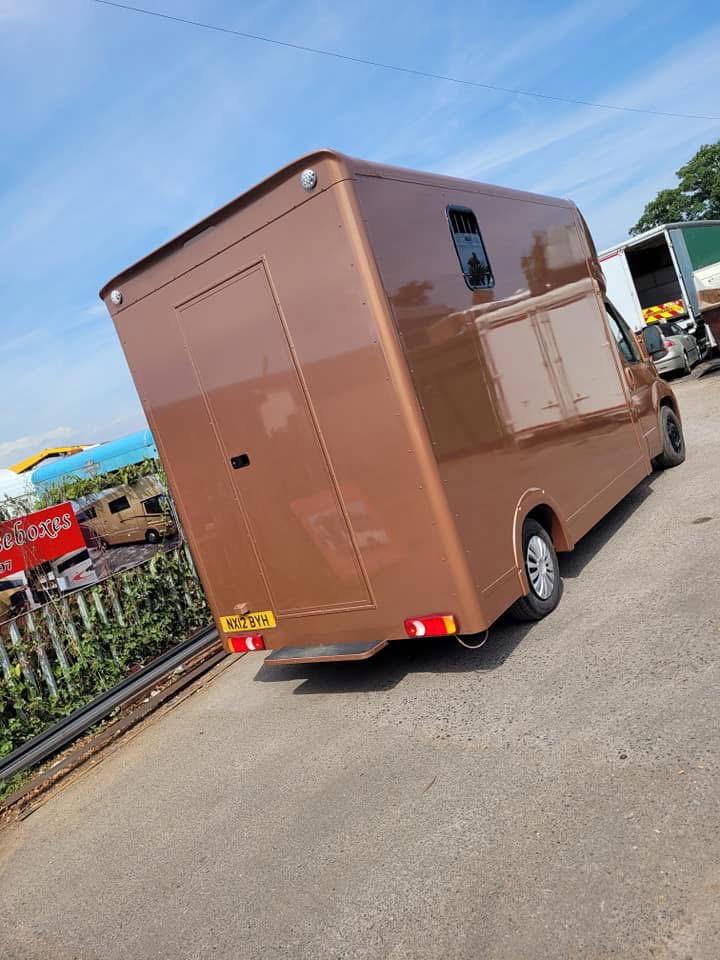 
								Horse Box 3.5tn full									