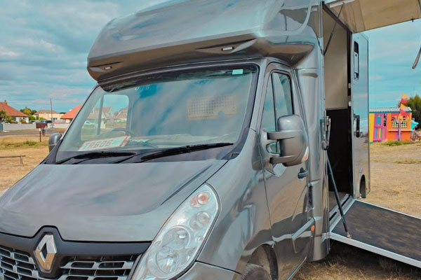 
								Horse Box 3.5tn full									