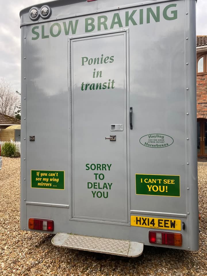 
								4.5tn Renault Master Horsebox Coach Built full									