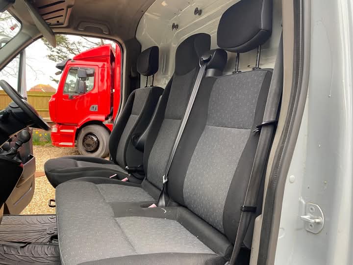 
								4.5tn Renault Master Horsebox Coach Built full									