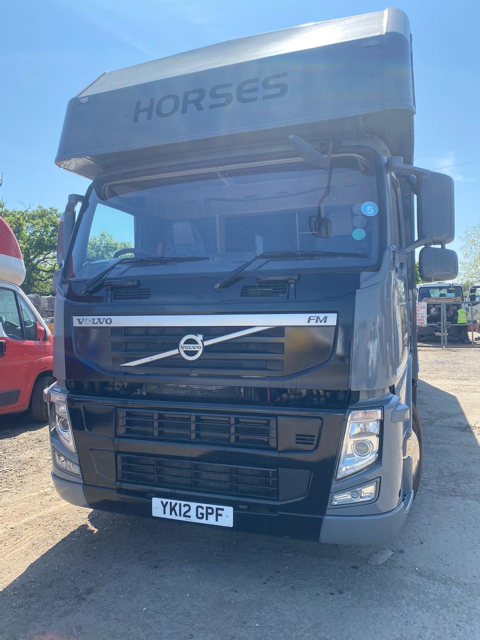
								lovel Volvo FM 18tn Horsebox full									