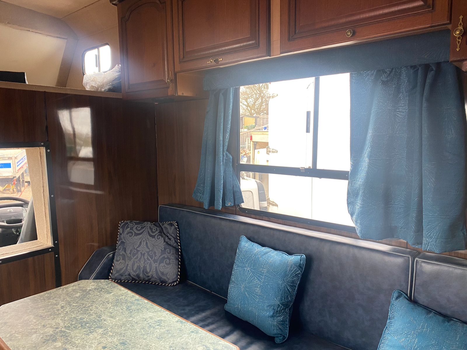 
								lovel Volvo FM 18tn Horsebox full									
