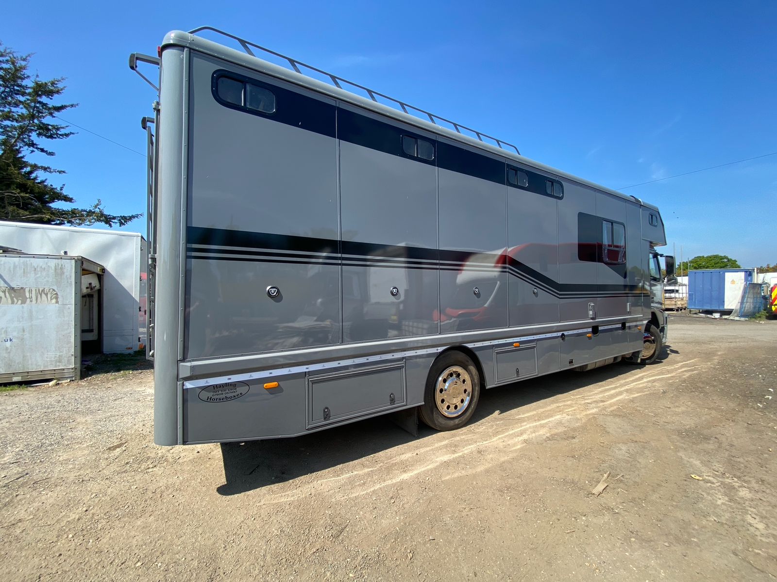 
								lovel Volvo FM 18tn Horsebox full									