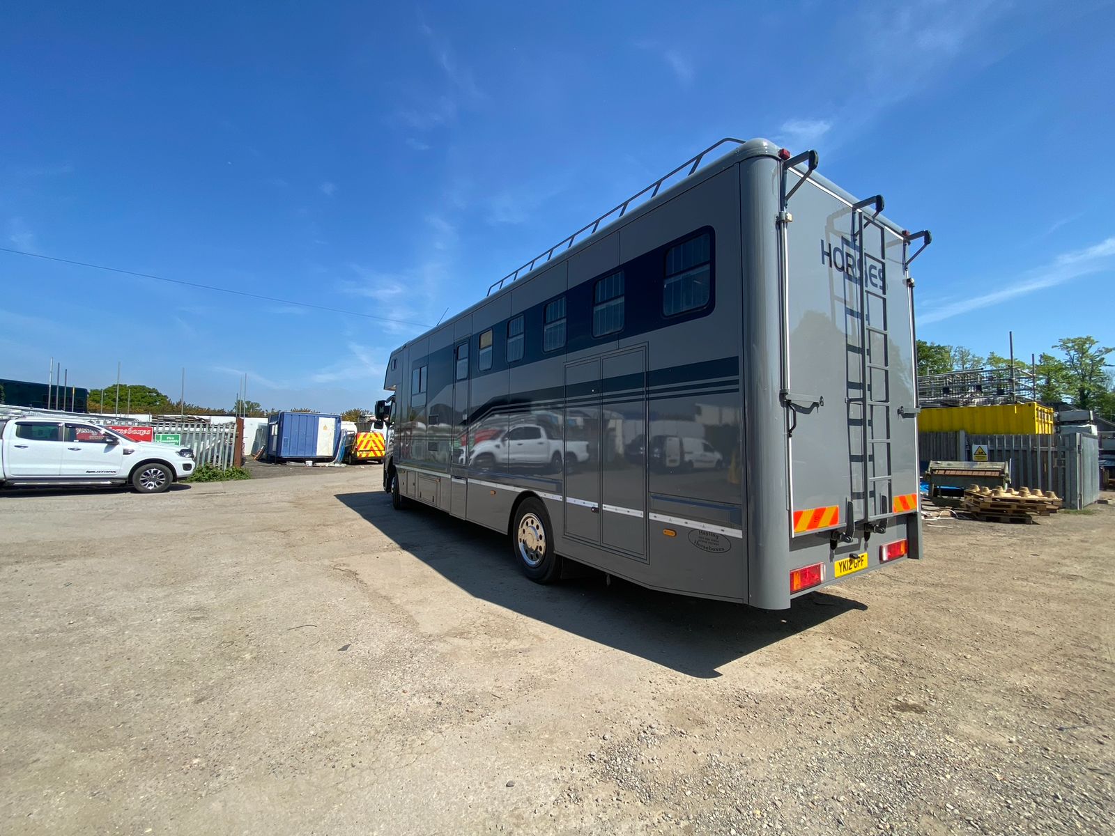 
								lovel Volvo FM 18tn Horsebox full									