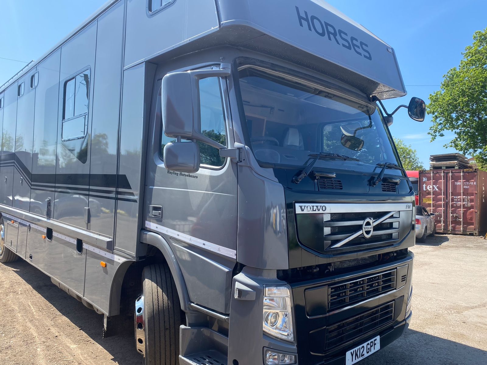 
								lovel Volvo FM 18tn Horsebox full									