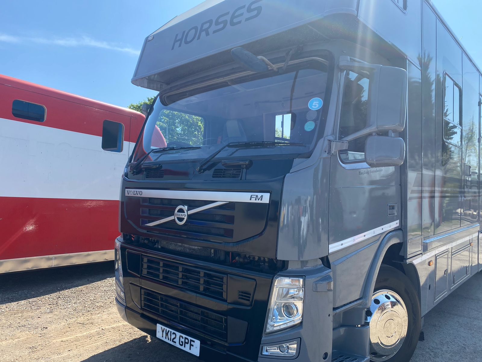 
								lovel Volvo FM 18tn Horsebox full									