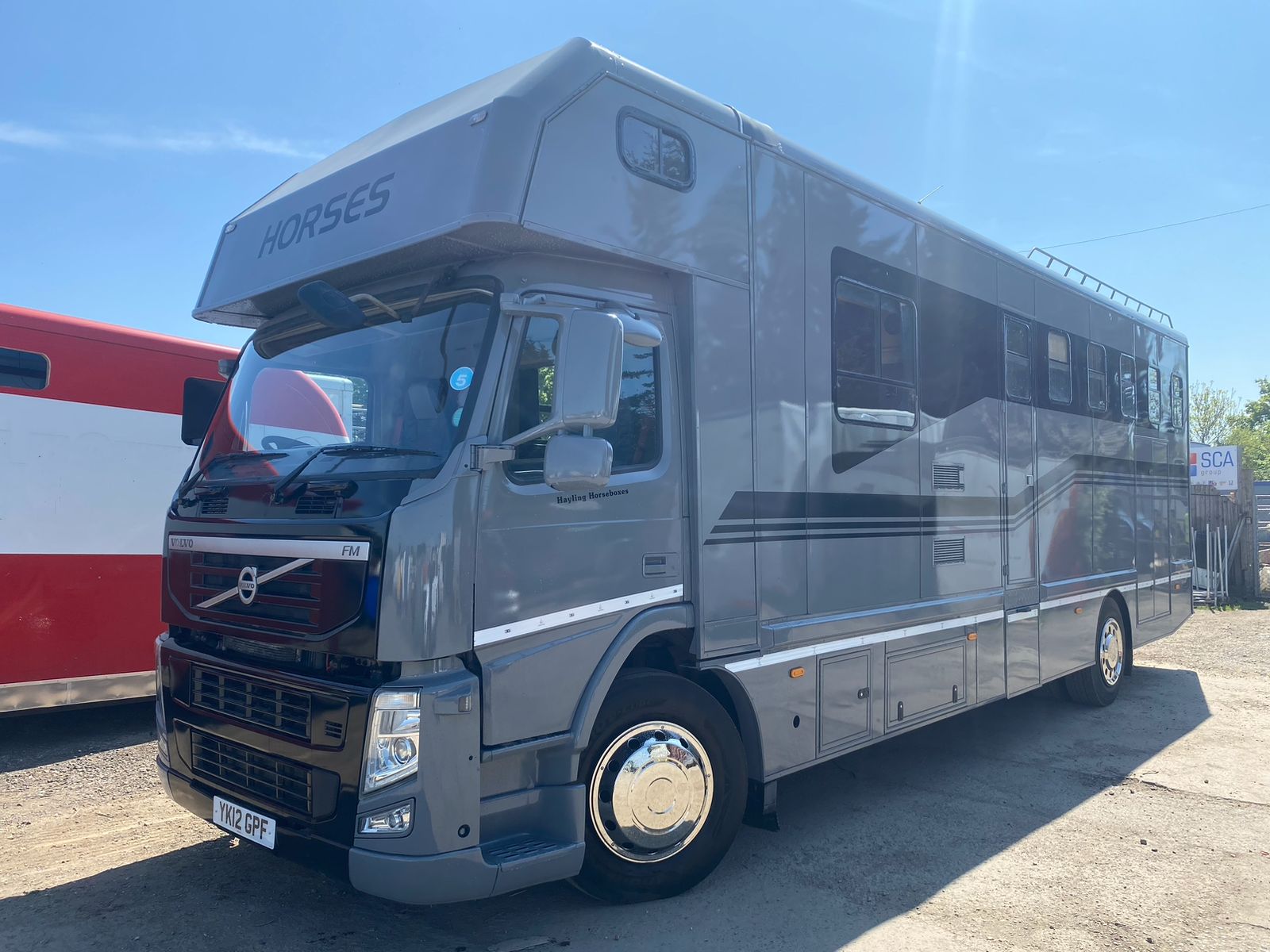 
								lovel Volvo FM 18tn Horsebox full									
