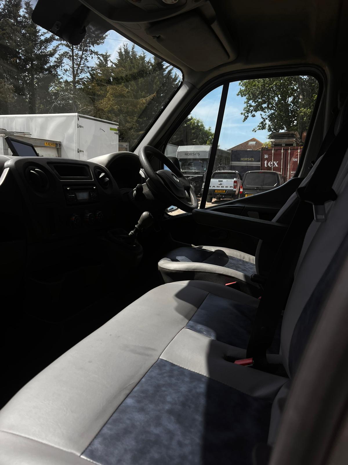 
								Horse Box 3.5tn full									