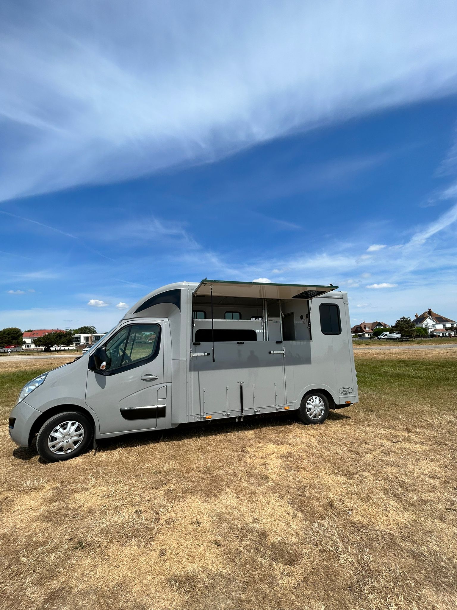 
								Horse Box 3.5tn full									