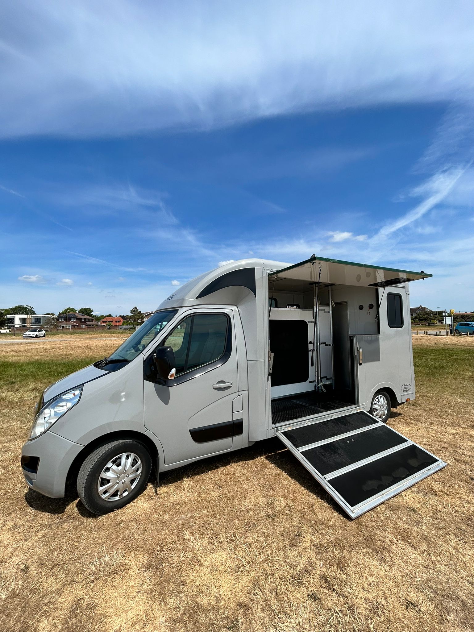 
								Horse Box 3.5tn full									